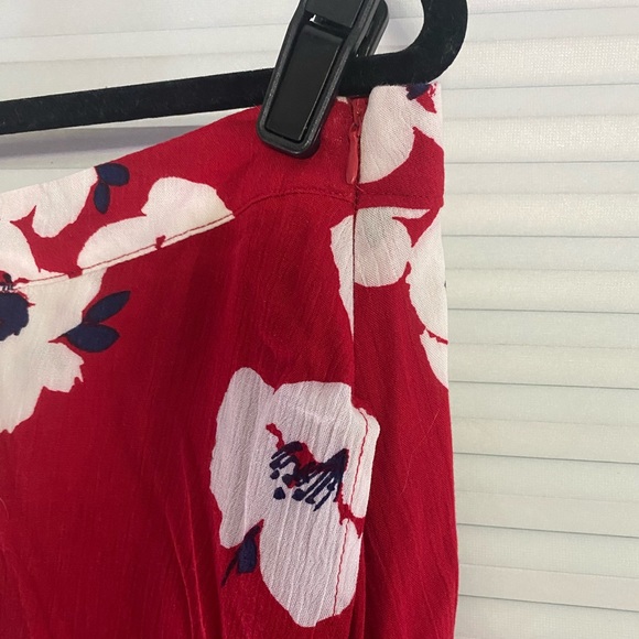 Red floral wrap style skirt - Picture 4 of 5